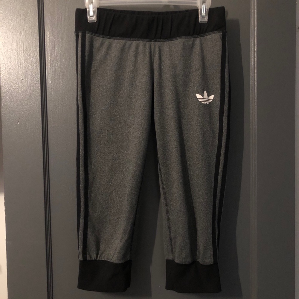 Adidas Originals • 3/4 length bottoms S